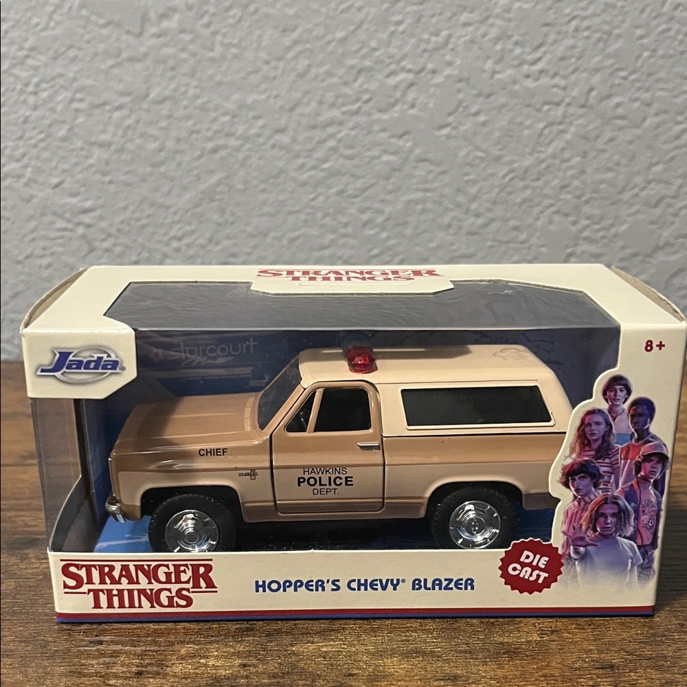 Stranger Things  Hopper's Chevy Blazer - Beige